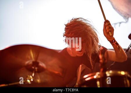Niederlande, Tilburg - 13. April 2019. Die britischen Metal Band Noisepicker führt ein Live Konzert während der niederländischen Metal Festival Roadburn Festival 2019 in Tilburg. Hier Schlagzeuger Kieran Murphy ist live auf der Bühne gesehen. (Foto: Gonzales Foto - Peter Troest). Stockfoto