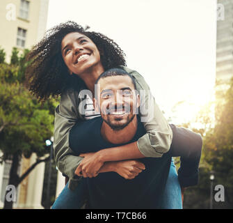 Porträt eines jungen Paares in der Stadt genießen. Stockfoto