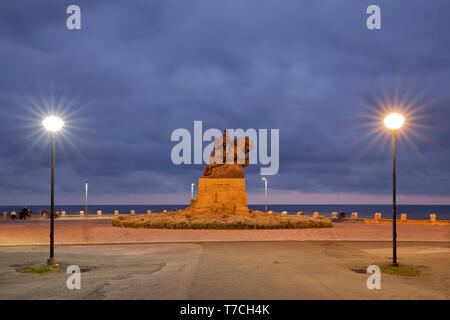 Italien Ligurien Savona - Das Denkmal für Giuseppe Garibaldi in die Piazzale Eroi dei Due Mondi, an der Verlängerung zum Meer von Savona. Stockfoto