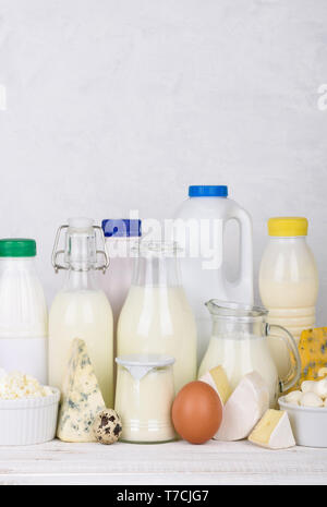 Milchprodukte noch Leben vertikal mit Platz kopieren Stockfoto