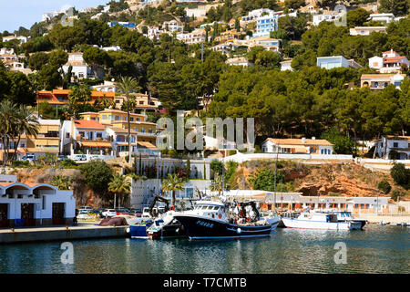 Blick über die Fische Dock in Jåvea Hafen an der Costa Blanca, Spanien Stockfoto