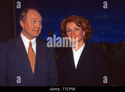 RTL Nachtshow, spät - Nacht - Talkshow, Deutschland 1994, Moderator Thomas Koschwitz mit hildtrud Hillu Schröder Stockfoto