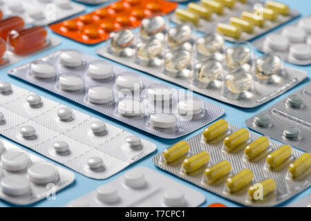 Sortiment verschiedene neue Apotheke Pillen und Drogen in Blisterpackungen closeup Stockfoto