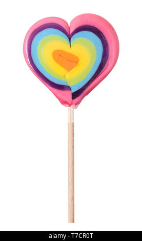 Valentine rainbow pride Lollipop herzförmige candy Love Symbol auf Holzstab auf weißem Hintergrund Stockfoto