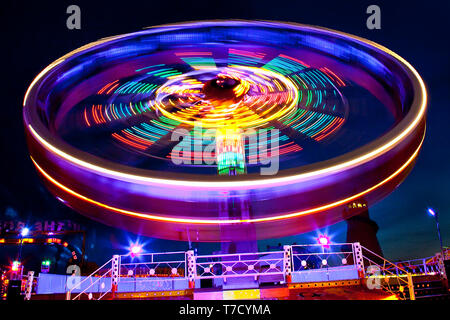 Nacht Fahrgeschäfte im Great Dorset Steam Fair. Stockfoto