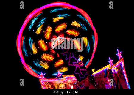 Nacht Fahrgeschäfte im Great Dorset Steam Fair. Stockfoto