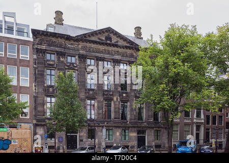 Editorial: Amsterdam, Niederlande, 22. September 2018 - Blick auf den Kanal Trippenhuis eine neoklassizistische Herrenhaus im Zentrum von Amsterdam. Stockfoto