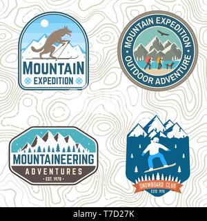 Satz von Berg Expedition und Snowboard Club Patches. Vektor. Konzept für Hemd oder Abzeichen, Print, Stempel. Vintage Typografie Design mit Bergsteiger und Berg Silhouette. Draußen Abenteuer Embleme Stock Vektor