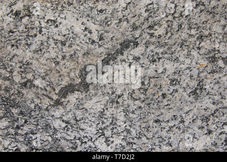 Die grauen alten Granitfelsen mit Qt als Hintergrund Stockfoto