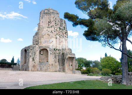 Historisches Monument, Tour Magne, Magne Tower, in den Brunnen Gärten, Nîmes, Frankreich. Es gibt keine Personen, die Stockfoto