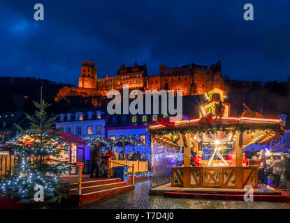 Weihnachtsmarkt am Karlsplatz in Heidelberg, Baden-Württemberg, Deutschland Stockfoto