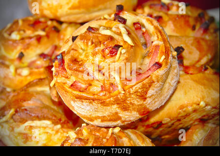Köstliche pinwheels mit Schinken und Käse. Stockfoto