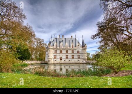 Azay-le-Rideau, Frankreich - April 17,2019: Chateau d'Azay-le-Rideau, Loire Tal, Frankreich. Schloss von Azay-le-Rideau ist eines der Reiseziele ich Stockfoto