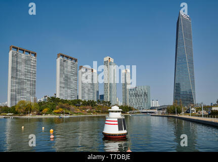 Central Park Songdo im internationalen Geschäft Bezirk mit Wolkenkratzer in der Rückseite, Incheon, Südkorea Stockfoto