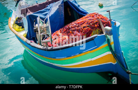Luzzu Fischerboot im Hafen von Marsaxlokk Malta Stockfoto
