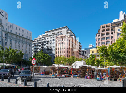 Verkaufsstände in historischen Greenmarket Square, Cape Town, Western Cape, Südafrika Stockfoto