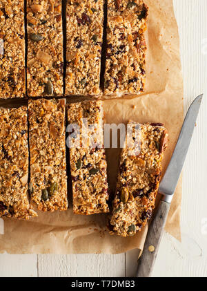 Obst und Mutter Granola Bars Stockfoto