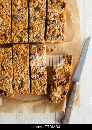 Obst und Mutter Granola Bars Stockfoto