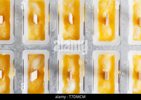 Eis am Stiehl in Formen Stockfoto