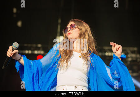 ATLANTA, Georgia - Mai 05: Maggie Rogers führt während der Tag 3 der wackeligen Knien Music Festival in Atlanta Central Park am Mai 04, 2019 in Atlanta, Georgia. Foto: Ryan Fleisher/imageSPACE/MediaPunch Stockfoto