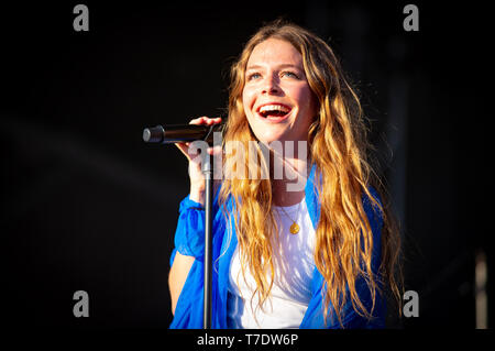 ATLANTA, Georgia - Mai 05: Maggie Rogers führt während der Tag 3 der wackeligen Knien Music Festival in Atlanta Central Park am Mai 04, 2019 in Atlanta, Georgia. Foto: Ryan Fleisher/imageSPACE/MediaPunch Stockfoto
