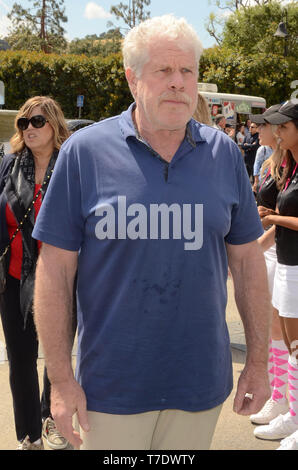 Burbank, CA. 6. Mai, 2019. Ron Perlman am George Lopez Grundlage Berühmtheit-Golf-Klassiker im Lakeside Country Club in Burbank, Kalifornien am 6. Mai 2019. Quelle: David Edwards/Medien Punch/Alamy leben Nachrichten Stockfoto