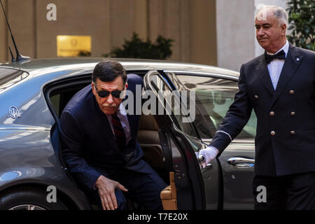 Rom, Roma, Italien. 6. Mai, 2019. Italiens Ministerpräsident Giuseppe Conte met Fayez Mustafa al-sarraj der Vorsitzende des Präsidiums Libyen und Premierminister einer Regierung der Nationalen Einvernehmen von Libyen im Palazzo Chigi in Rom. Libyens Al-Sarraj visits Europäischen Ländern Lösung für die anhaltende Krise zu überprüfen. Dies ist die erste Reise für Al-Sarraj seit dem Angriff auf Tripolis durch Khalifa Haftar Streitkräfte auf 04 April begonnen hat. Mehr als 300 Menschen getötet und mehr als 1.500 in den Wochen der Kampf in Libyen verletzt. Die offensive Kontrolle von Tripolis von Kha zu nehmen Stockfoto