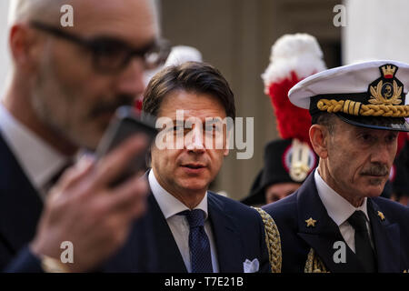 Rom, Roma, Italien. 6. Mai, 2019. Italiens Ministerpräsident Giuseppe Conte met Fayez Mustafa al-sarraj der Vorsitzende des Präsidiums Libyen und Premierminister einer Regierung der Nationalen Einvernehmen von Libyen im Palazzo Chigi in Rom. Libyens Al-Sarraj visits Europäischen Ländern Lösung für die anhaltende Krise zu überprüfen. Dies ist die erste Reise für Al-Sarraj seit dem Angriff auf Tripolis durch Khalifa Haftar Streitkräfte auf 04 April begonnen hat. Mehr als 300 Menschen getötet und mehr als 1.500 in den Wochen der Kampf in Libyen verletzt. Die offensive Kontrolle von Tripolis von Kha zu nehmen Stockfoto