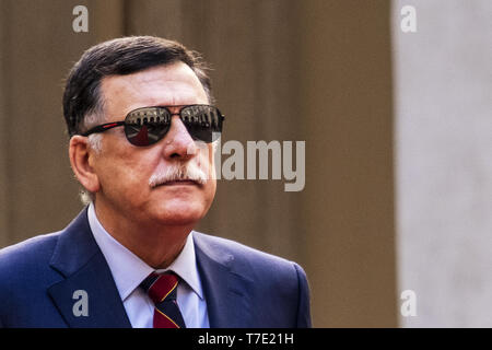 Rom, Roma, Italien. 6. Mai, 2019. Italiens Ministerpräsident Giuseppe Conte met Fayez Mustafa al-sarraj der Vorsitzende des Präsidiums Libyen und Premierminister einer Regierung der Nationalen Einvernehmen von Libyen im Palazzo Chigi in Rom. Libyens Al-Sarraj visits Europäischen Ländern Lösung für die anhaltende Krise zu überprüfen. Dies ist die erste Reise für Al-Sarraj seit dem Angriff auf Tripolis durch Khalifa Haftar Streitkräfte auf 04 April begonnen hat. Mehr als 300 Menschen getötet und mehr als 1.500 in den Wochen der Kampf in Libyen verletzt. Die offensive Kontrolle von Tripolis von Kha zu nehmen Stockfoto