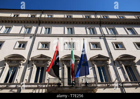 Rom, Roma, Italien. 6. Mai, 2019. Italiens Ministerpräsident Giuseppe Conte met Fayez Mustafa al-sarraj der Vorsitzende des Präsidiums Libyen und Premierminister einer Regierung der Nationalen Einvernehmen von Libyen im Palazzo Chigi in Rom. Libyens Al-Sarraj visits Europäischen Ländern Lösung für die anhaltende Krise zu überprüfen. Dies ist die erste Reise für Al-Sarraj seit dem Angriff auf Tripolis durch Khalifa Haftar Streitkräfte auf 04 April begonnen hat. Mehr als 300 Menschen getötet und mehr als 1.500 in den Wochen der Kampf in Libyen verletzt. Die offensive Kontrolle von Tripolis von Kha zu nehmen Stockfoto