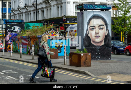 Manchester, Großbritannien. 7. Mai 2019. Ein neues Stück von Street Art hat in Stevenson Square im nördlichen Viertel von Manchester, UK erschienen. Das Kunstwerk zeigt die Spiel der Throne Charakter Arya Stark, gespielt von der Schauspielerin Maisie Williams, und wurde von der Künstlerin Akse, der in Frankreich geborene Straße Künstler, lebt und arbeitet in Manchester seit 1997 erstellt. Es ist alles Teil von Outdoor Public Art Project Outhouse MCR, die der Street Art - reichen Teil der Innenstadt beaufsichtigt. Credit: Paul Heyes/Alamy leben Nachrichten Stockfoto