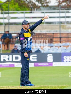 Brighton, UK. 7. Mai 2019 - Billy Root von Glamorgan während der Royal London eintägiger Pokalspiel zwischen dem Sussex Haie und Glamorgan Fielding an der 1. zentralen County Boden in Hove. Foto: Simon Dack/Alamy leben Nachrichten Stockfoto