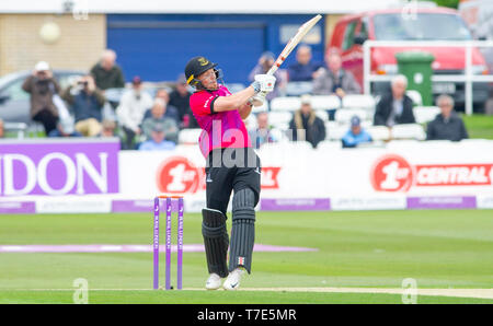 Brighton, UK. 7. Mai 2019 - Phil Salz von Sussex Haie schlagen während der Royal London eintägiger Pokalspiel zwischen dem Sussex Haie und glamorgan an der 1. zentralen County Boden in Hove. Foto: Simon Dack/Alamy leben Nachrichten Stockfoto