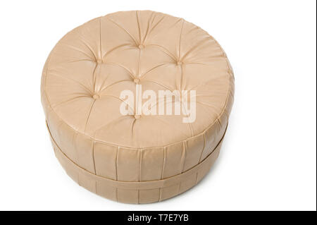 Leder, Hocker auf weißem Hintergrund Stockfoto