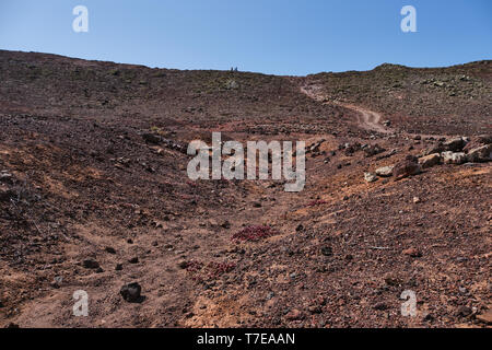 Wanderweg im Krater des vulkanischen Berg, Montana Roja in Lanzarote Stockfoto