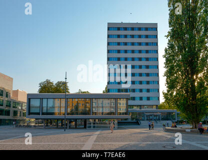 Platz vor dem Jobcenter, Muellerstrasse, Wedding, Mitte, Berlin, Deutschland, Müllerstraße Stockfoto