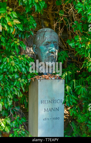 Greifer, Heinrich Mann, Dorotheenstaedtischer Friedhof, Chausseestraße, Mitte, Berlin, Deutschland, Dorotheenstädtischen Friedhof Stockfoto