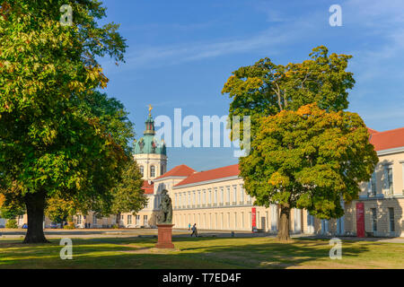 Standbild Friedrich der Grosse, Neuer Fluegel, Schloss Charlottenburg, Spandauer Damm, Charlottenburg, Berlin, Deutschland Stockfoto