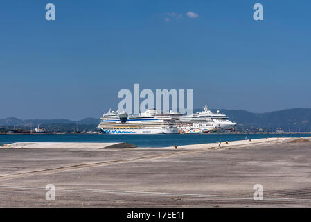 Kreuzfahrtschiffe, Hafen, Kerkyra, Korfu, Ionische Inseln, Griechenland Stockfoto