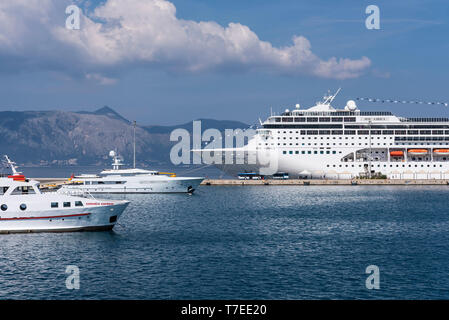 Kreuzfahrt Schiff, Fähre, Boot, Hafen, Kerkyra, Korfu, Ionische Inseln, Griechenland Stockfoto