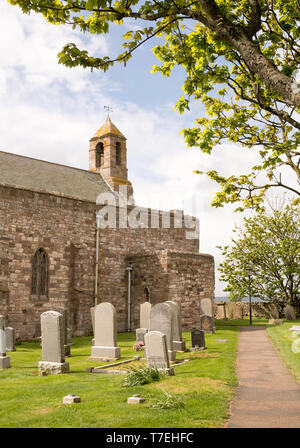 Der Friedhof der Pfarrkirche der Heiligen Jungfrau Maria in Lindisfarne, Northumberland, England, Großbritannien Stockfoto