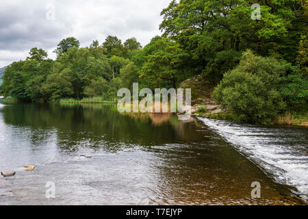 Wehr am Auslass des Grasmere See im Nationalpark Lake District, Cumbria, England, Großbritannien Stockfoto