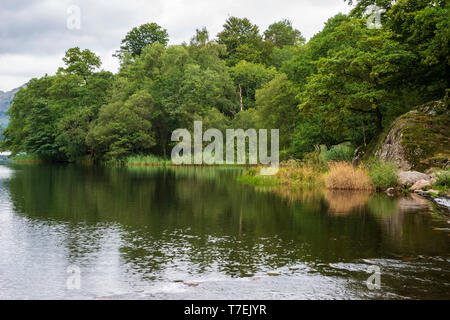 Wehr am Auslass des Grasmere See im Nationalpark Lake District, Cumbria, England, Großbritannien Stockfoto