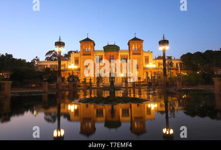 Museum für volkstümliche Kunst aus Sevilla, Spanien - Mudejar Pavillon im Park Maria Luisa. Stockfoto