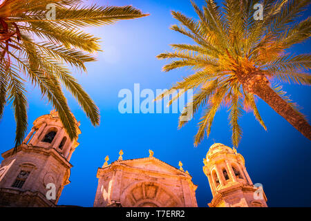 Neue Kathedrale, oder Catedral de Santa Cruz auf Cadiz, Andalusien, Spanien Stockfoto