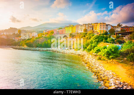 Schöne Panorama der Stadt Bastia auf Korsika. Die Antenne auf die Skyline der Hauptstadt der Insel Korsika. Stockfoto