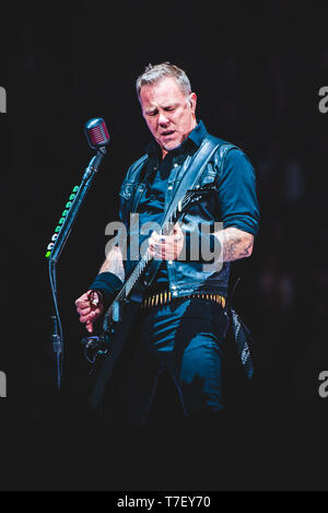 James Hetfield, Sänger und Gitarrist der amerikanischen Heavy Metal Band Metallica, auch bei Pala Alpitour in Turin, Italien, am 10. Februar, 201 Stockfoto