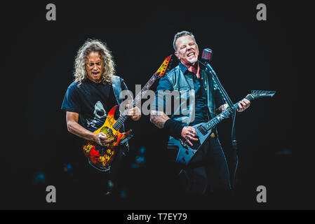 Kirk Hammett und James Hetfield der amerikanischen Heavy Metal Band Metallica performing an Pala Alpitour in Turin, Italien, am 10. Februar, 2018. Stockfoto