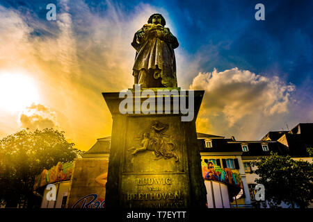 Der Beethoven Denkmal auf dem Münsterplatz in Bonn, Deutschland Stockfoto