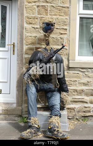 3 Scarecrow Festival Worsthorne & Hurstwood Burnley Lancashire 6. Mai 2019 - Die Terminator Stockfoto